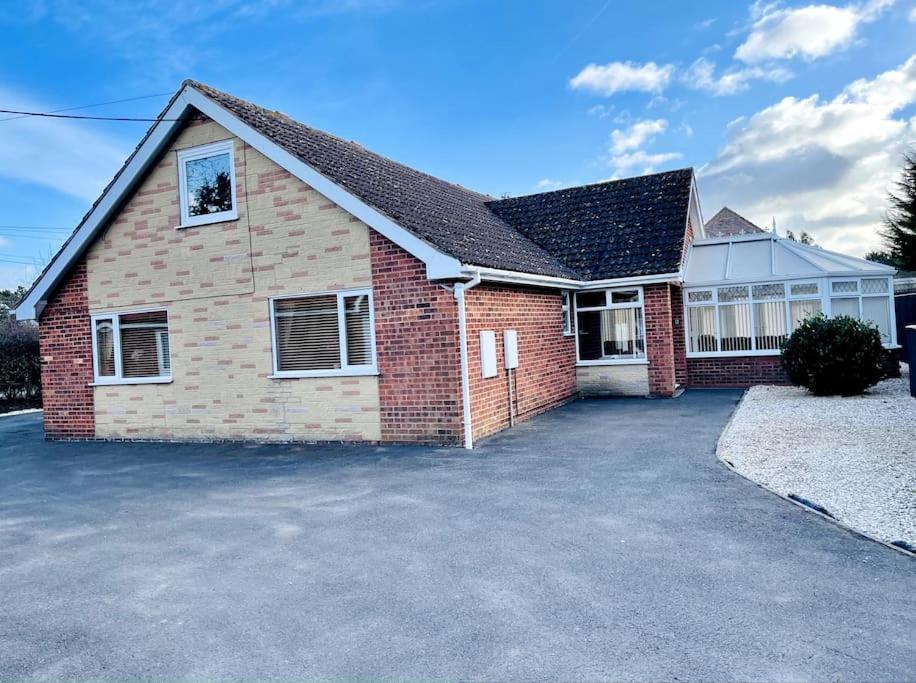 5-Bedroom Cottage In Healing, Grimsby Extérieur photo